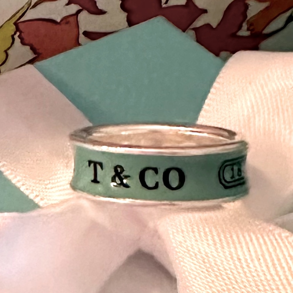 RARE, Discontinued & Immaculate Condition
1837 BLUE Enamel 1837 Band Ring Size 7